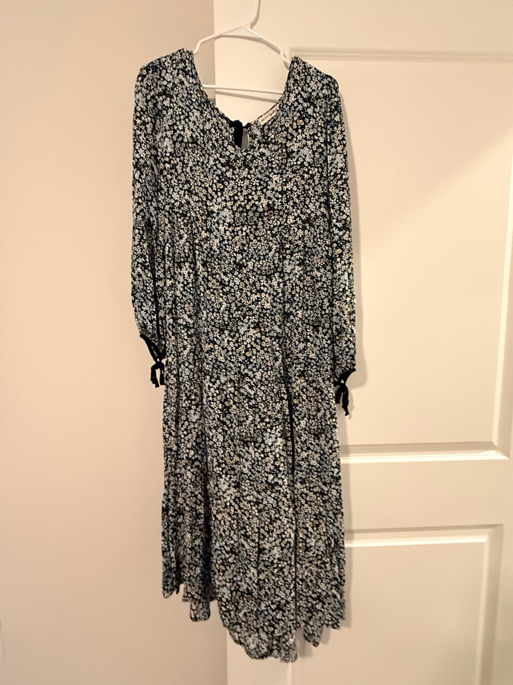 Black and Light Blue Floral Long-Sleeve Maxi Dress - Picture 4 of 8